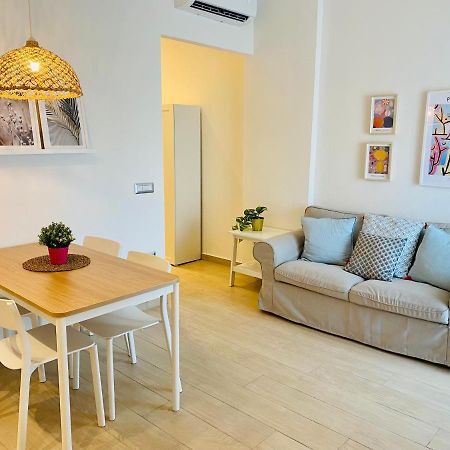 Modern City Apartment Модена Экстерьер фото