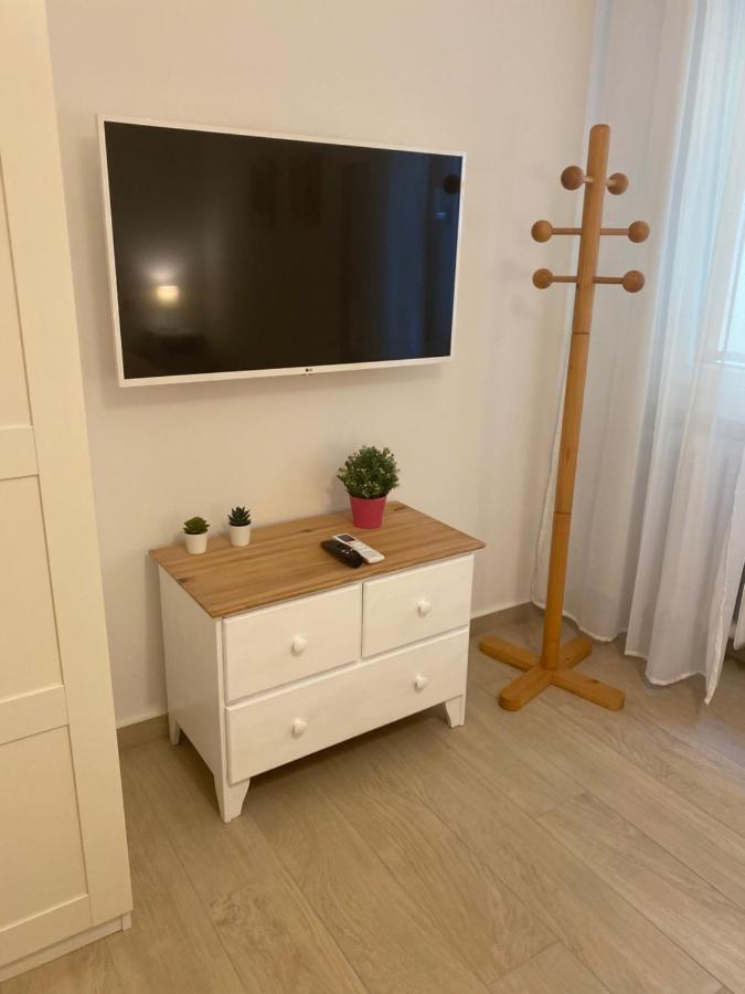 Modern City Apartment Модена Экстерьер фото