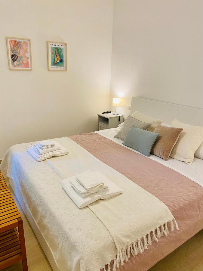 Modern City Apartment Модена Экстерьер фото