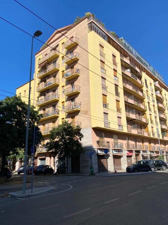 Modern City Apartment Модена Экстерьер фото