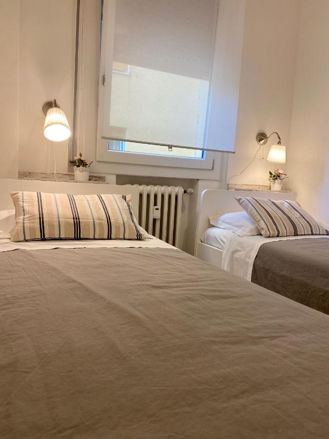 Modern City Apartment Модена Экстерьер фото