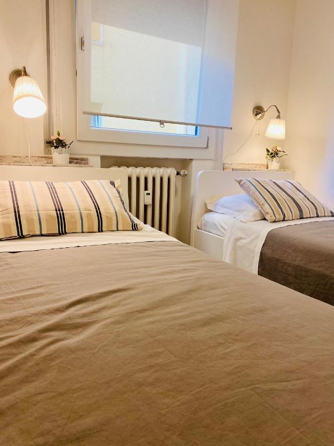 Modern City Apartment Модена Экстерьер фото